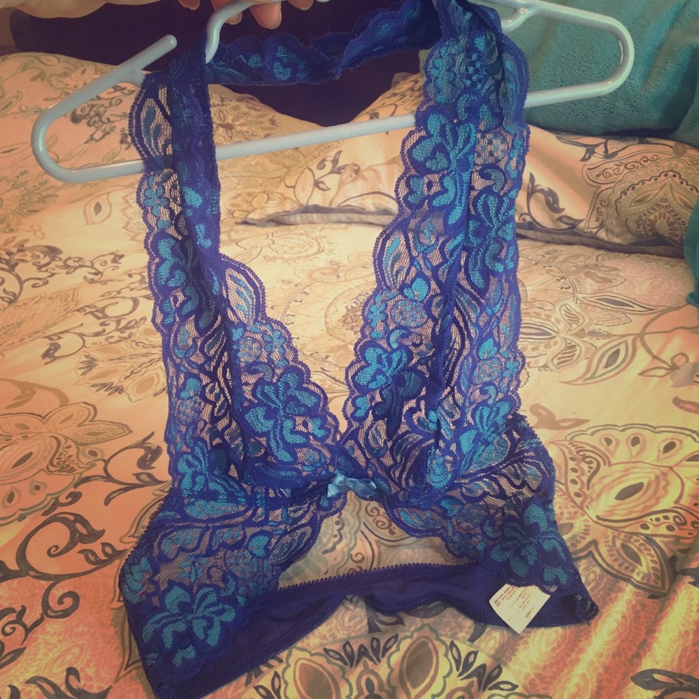 Halter top laced bra